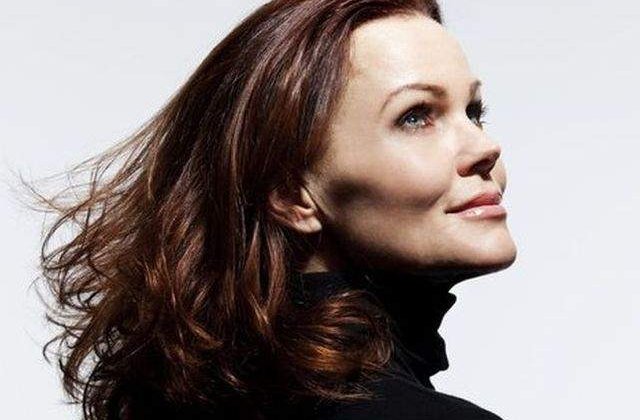 Cantareata Belinda Carlisle, operata la ambele solduri