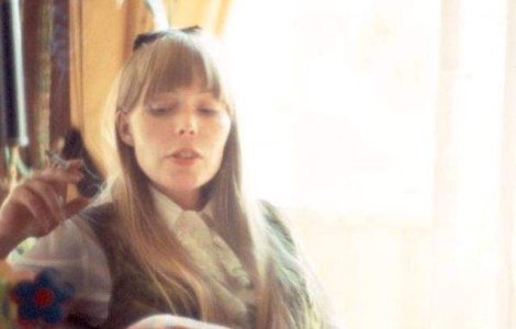 Los Angeles: Cantareata Joni Mitchell, internata de urgenta