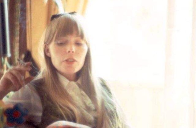 Los Angeles: Cantareata Joni Mitchell, internata de urgenta