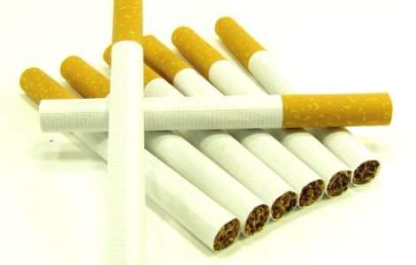 Sute de ONG-uri cer interzicerea totala a fumatului