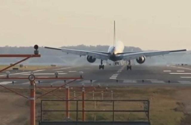 [Video] Un avion al Easyjet, aterizare de urgenta la Roma. Ce s-a intamplat la bord