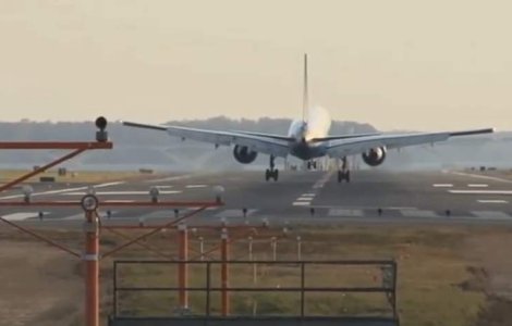  Video  Un avion al Easyjet, aterizare de urgenta la Roma