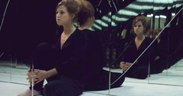  Video  Cantareata Selah Sue revine in Romania