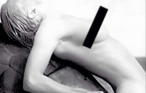  Video  Madonna protesteaza fata de ipocrizia retelelor de socializare