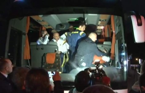  Video  Autocarul echipei Fenerbahce, atacat cu focuri de arma