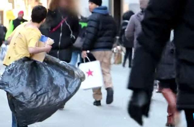 [VIDEO] Experiment social: Un copil al strazii tremura de frig, dar nimeni nu il ajuta. Apoi se intampla asta