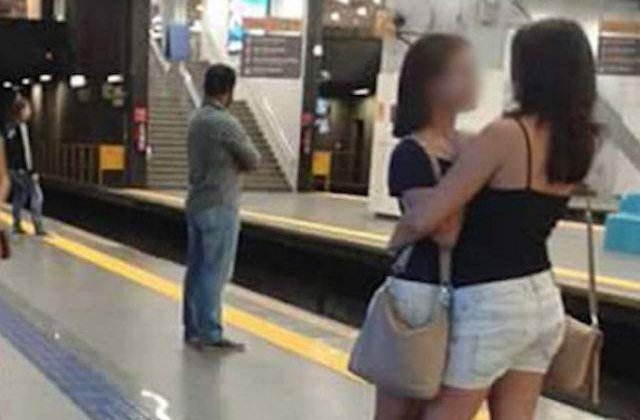 [FOTO] Imaginea a doua femei imbratisandu-se a devenit virala. Motivul? Nu te asteptai la asta