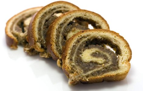 Rompan: Romanii dau zeci de milioane de euro pe cozonaci si pasca