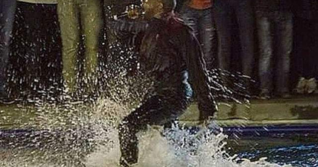  Video  Kanye West a incercat sa mearga pe apa in timpul unui concert