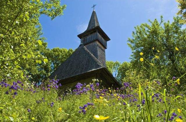 Au uimit intrega lume! Cele mai IMPRESIONANTE biserici de lemn din Romania