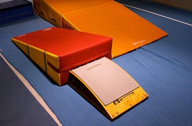 CE gimnastica: Bulimar si Jurca, in finala la individual-compus, Munteanu la sol si barna