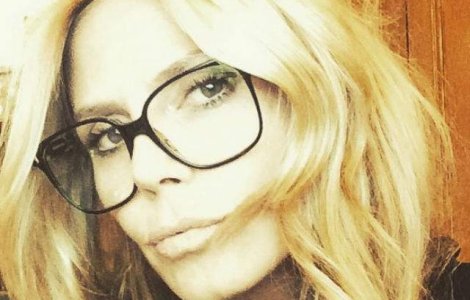  Foto  Heidi Klum s-a fotografiat fara pic de machiaj si arata superb