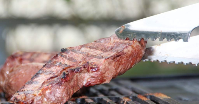 Buzau: Gratare cu mici si mese imbelsugate, de Pastele blajinilor