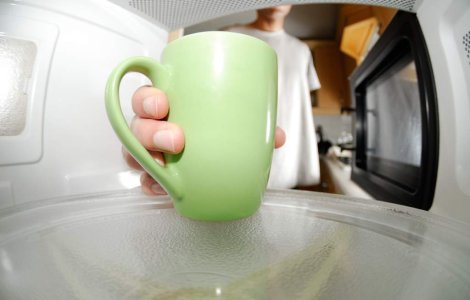  Top  MARE atentie! Ce sa nu pui NICIODATA in cuptorul cu microunde