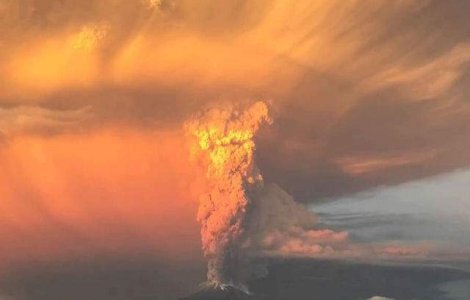  Video  Eruptia vulcanului Calbuco surprinsa intr-un clip spectaculos