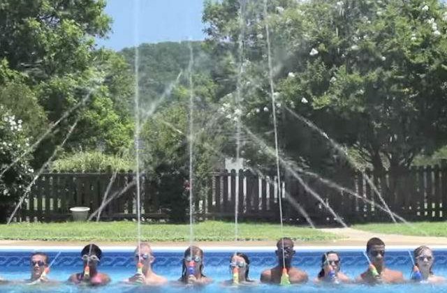 [VIDEO] Au recreat fantana muzicala Bellagio cu ajutorul pistoalelor cu apa