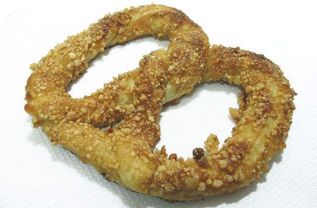 Sunt ieftini, gustosi si... te imbolnavesc! De ce NU TREBUIE sa mai mananci covrigi