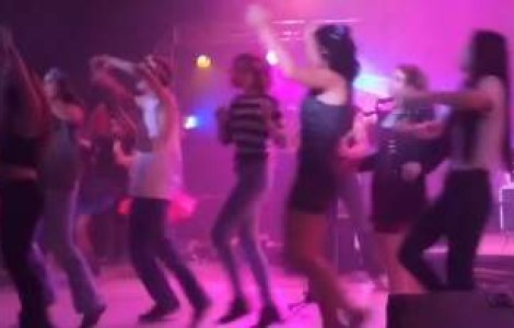  Vide  Indiana: 12 raniti, in urma prabusirii unei scene intr-un liceu