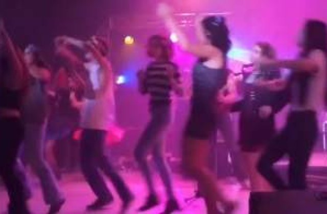 [Video] Indiana: Cel putin 12 raniti, in urma prabusirii unei scene intr-un liceu din SUA