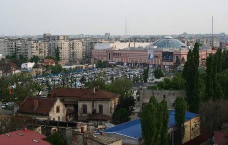 Fatada centrului comercial Bucuresti Mall a intrat in renovare