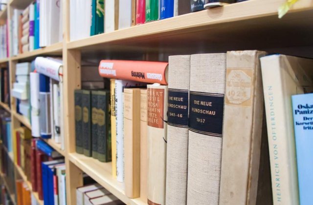 Lant hotelier austriac: Romanii, turisti care combina cultura cu shopping-ul