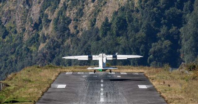  Top  Iti taie rasuflarea! Cele mai periculoase piste de aeroport din lume