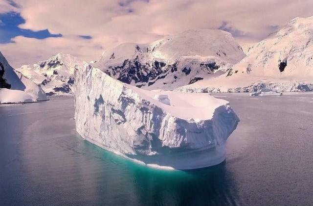 [VIDEO] Descopera frumusetea de gheata a Antarcticii intr-un clip magnific