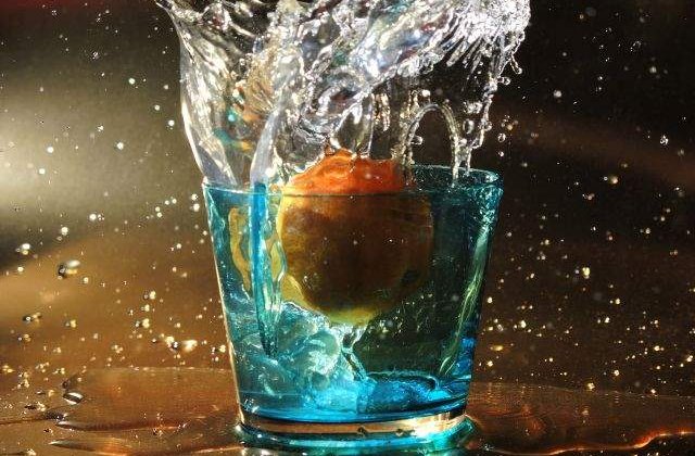 Este VITALA! De ce trebuie sa consumi doi litri de APA pe zi