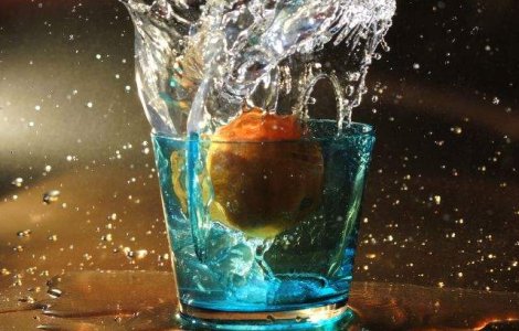  Top  Este VITALA! De ce trebuie sa consumi doi litri de apa pe zi