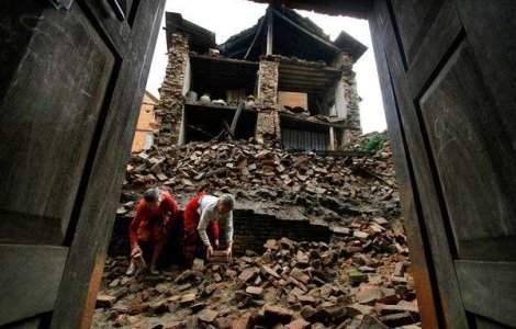 Nepal: O mie de europeni, considerati disparuti in urma cutremurelor