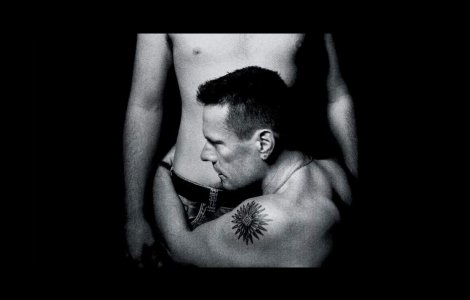  Video  Trupa U2 si Apple, acuzate de raspandirea propagandei gay