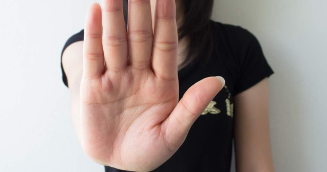  Top  Secretele INCREDIBILE ale mainilor! Boli TRADATE de culoarea palmelor