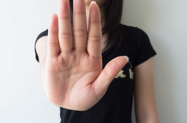 Secretele INCREDIBILE ale mainilor! Boli TRADATE de culoarea palmelor