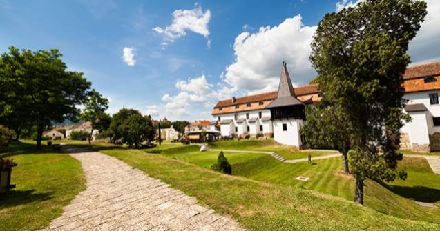  Video  Alba Iulia, una dintre destinatiile preferate de 1 Mai
