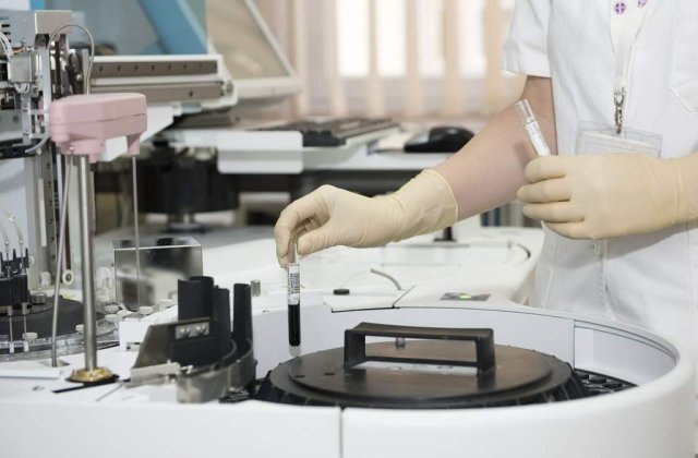 Virusul Ebola, transmisibil si dupa vindecare