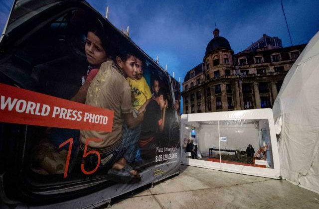 Primele imagini! Cea mai puternica expozitie mondiala de fotojurnalism a ajuns in Bucuresti