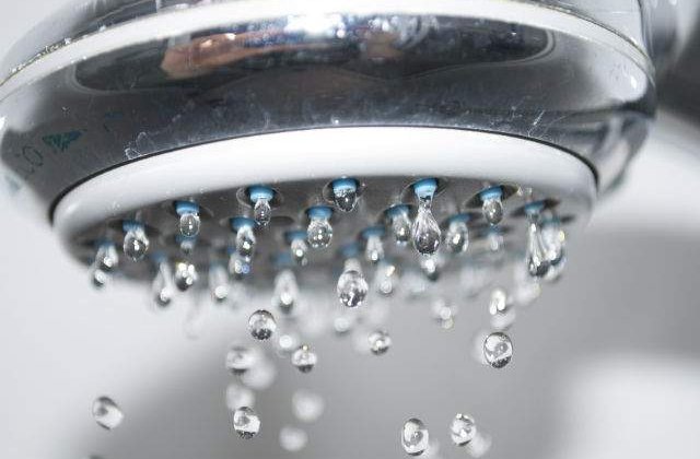 Sigur nu stiai! De ce trebuie sa faci un dus rece zilnic