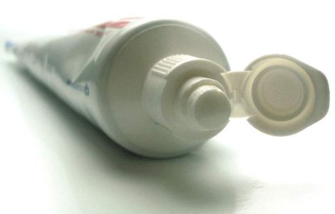  Top  O ai mereu in casa! Ce NU STIAI ca poti face cu pasta de dinti