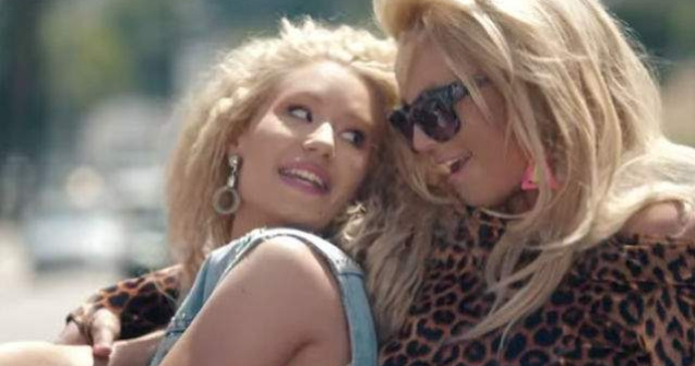 Britney Spears & Iggy Azalea se intorc in timp in clipul "Pretty Girls
