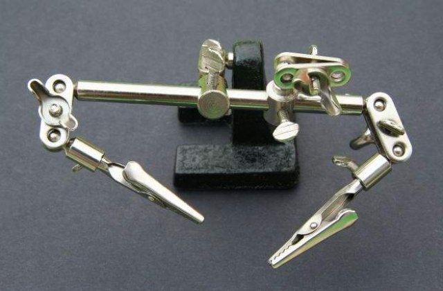 Roboti care ajuta copiii cu autism, la un concurs in Capitala