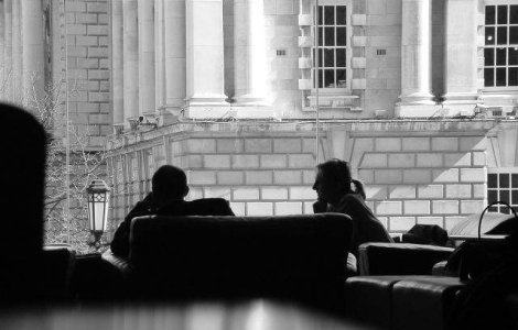 Sondaj: Barbatii sunt dispusi sa asculte cu atentie sugestiile sotiilor lor in timpul cinei