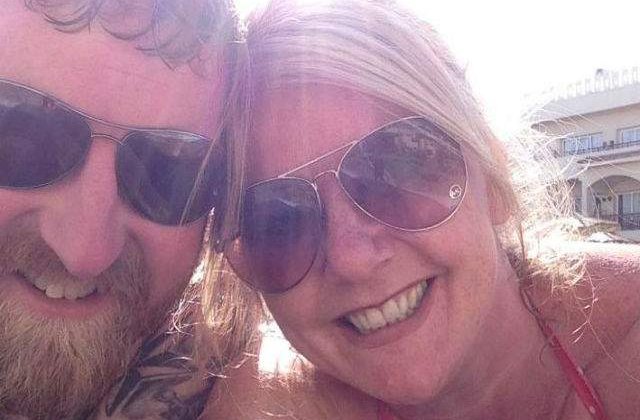 [FOTO] Si-a aratat sanii pe Facebook. Motivul? Ti-ar putea salva viata