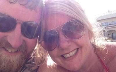 FOTO  Si-a aratat sanii pe...