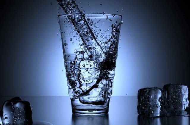 Trebuie sa incerci! Trucuri pentru transformarea apei intr-o bautura MIRACULOASA