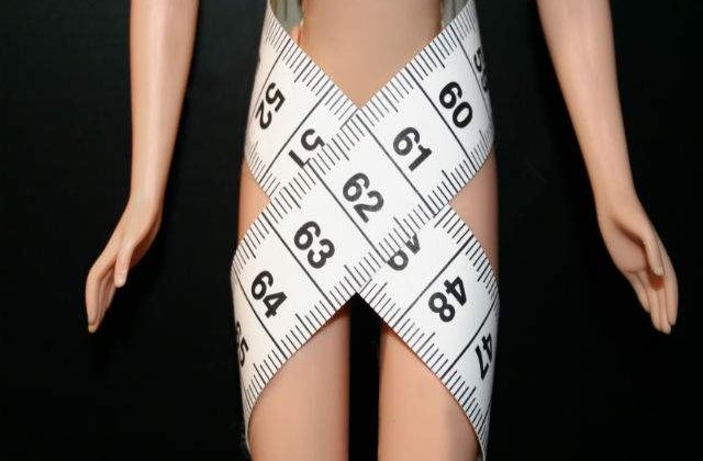 Scapa de burta! Cele mai simple trucuri care te vor scapa de grasimea abdominala