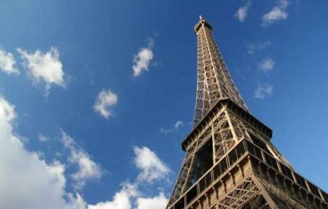 Angajatii Turnului Eiffel, in greva din cauza hotilor din buzunare