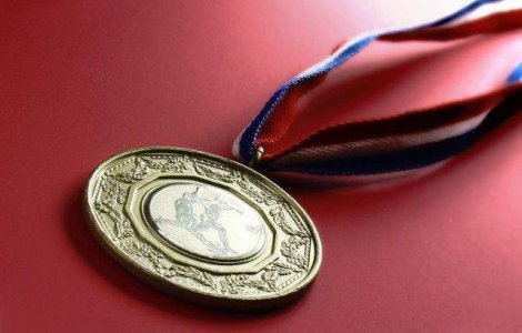 Unul dintre medicii decorati de Iohannis, cercetat pentru luare de mita. Care este reactia Administratiei Prezidentiale