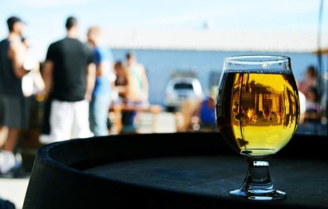 Studiu: Iubirea si alcoolul, efecte similare asupra creierului