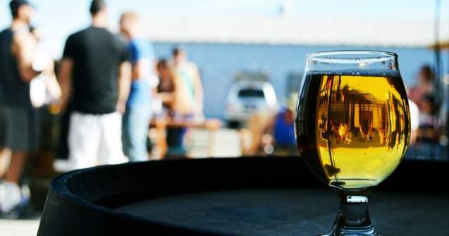 Studiu: Iubirea si alcoolul, efecte similare asupra creierului