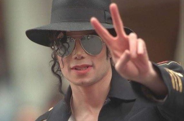 Fosta resedinta a cantaretului Michael Jackson, scoasa la vanzare pentru 100 mil. dolari